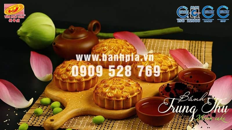 Bánh trung thu tặng ông bà cha mẹ
