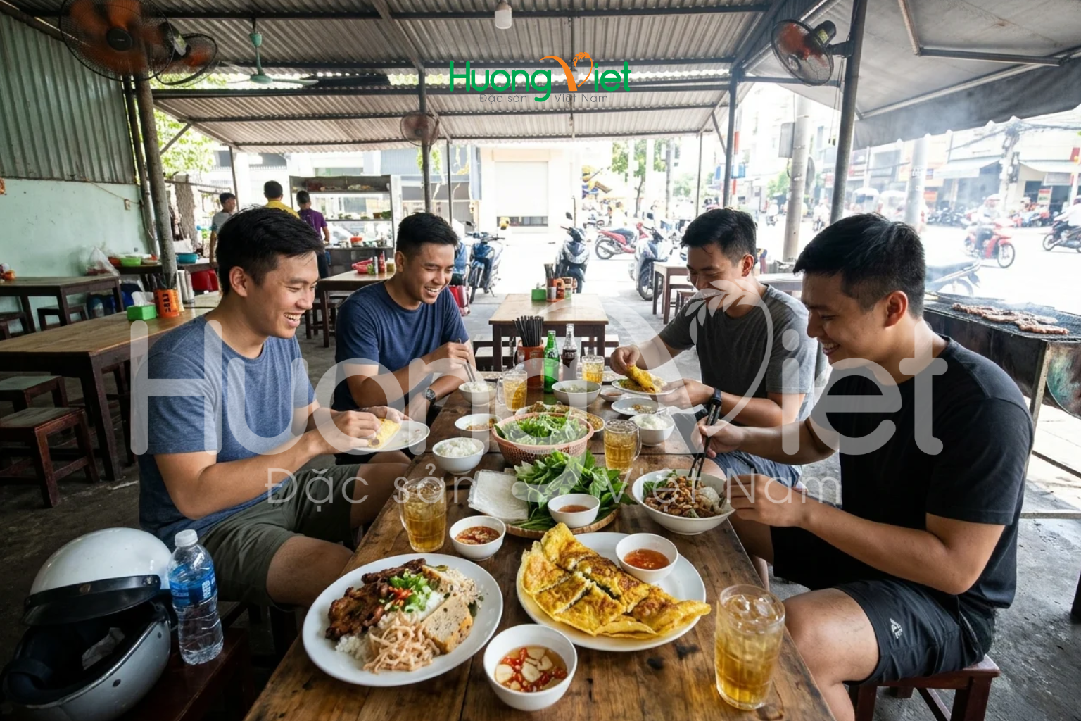 Sài Gòn thường khá nắng nóng. Vì vậy bạn nên chuẩn bị nước uống, trang phục thoải mái và ưu tiên di chuyển bằng phương tiện phù hợp.